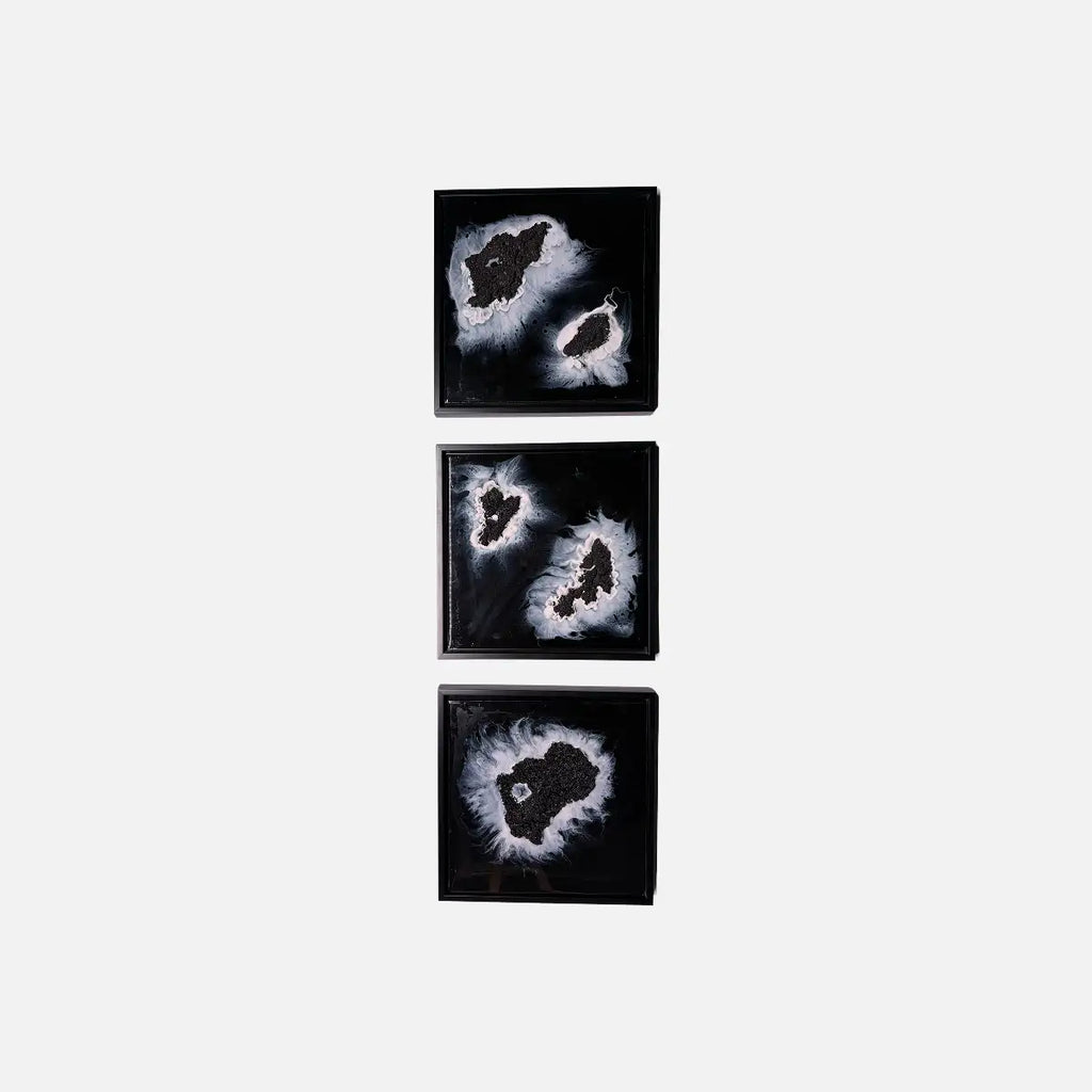 The Monochrome Currents